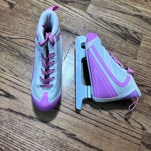 Girls training ice skates with double blade